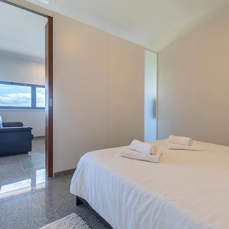 Lovelystay - Trendy 1bdr W/ River View Appartement